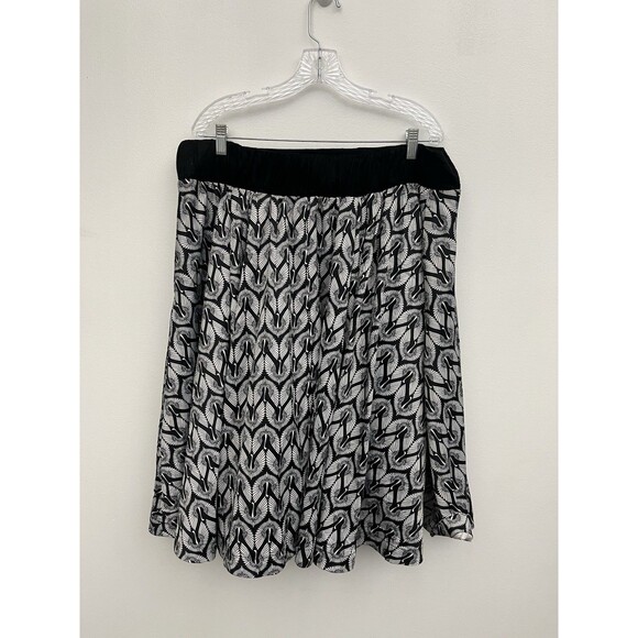 Melissa McCarthy Women’s Pleated Full Circle Skirt Black Bird Plus Size 2XL - Picture 3 of 11